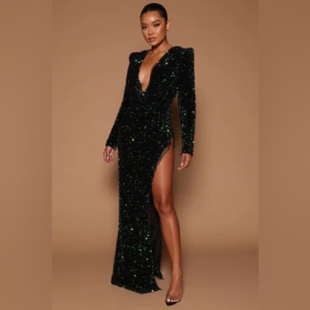 Beautiful formal emerald green sequin dress.